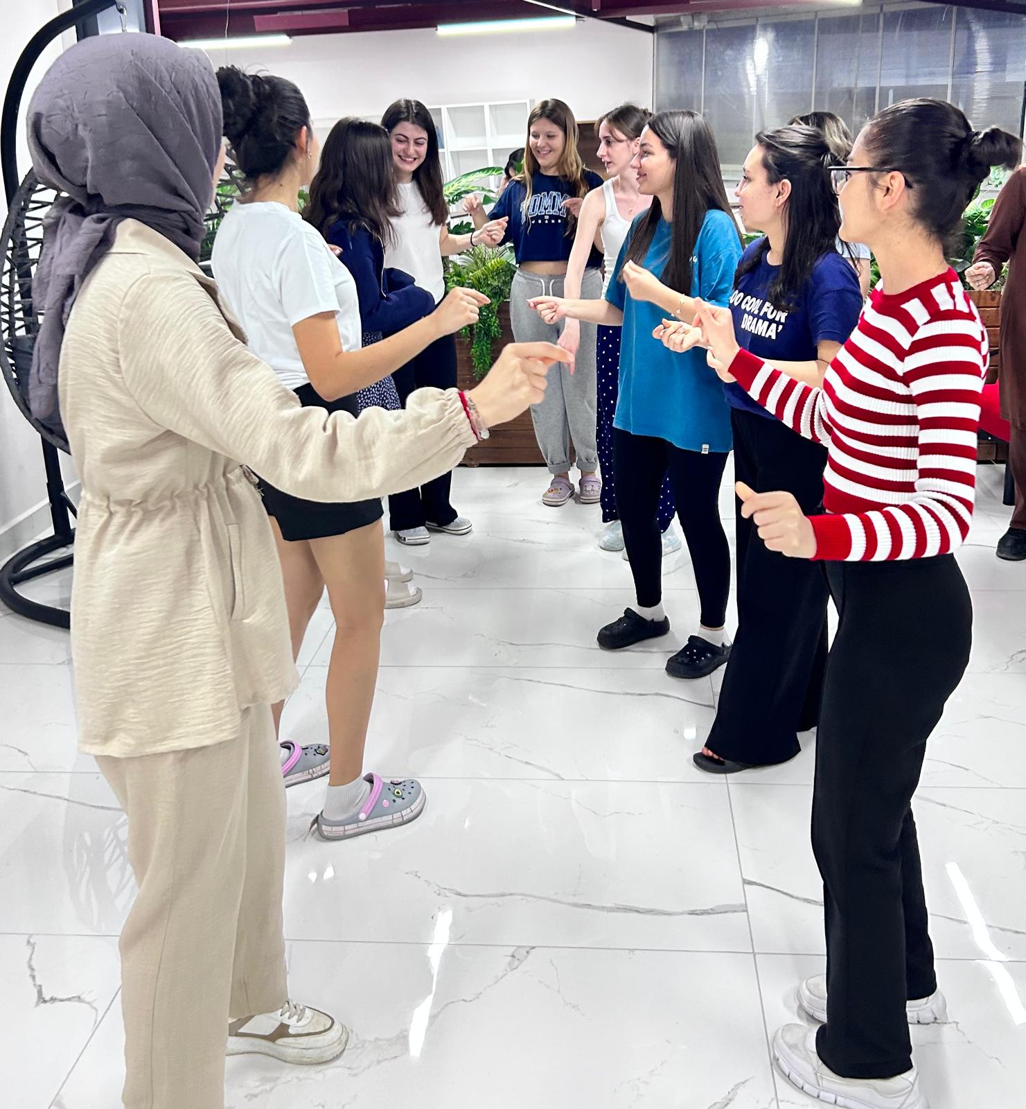 KIZ YURTLARIMIZDAN GÜZEL KARELER