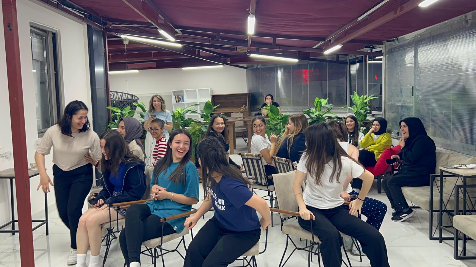 KIZ YURTLARIMIZDAN GÜZEL KARELER